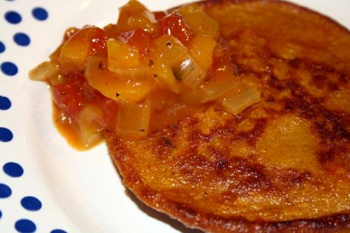 K&uuml;rbispfannkuchen mit Mango-Chutney