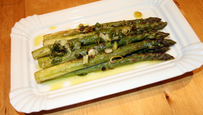 gebratener gr&uuml;ner Spargel